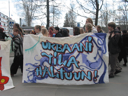 Banderolli "Urbaani tila haltuun"