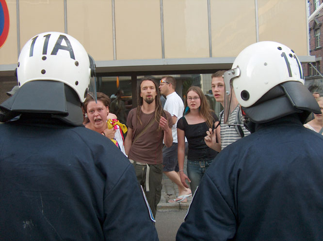 Poliisi kieltäytyi neuvottelemasta mielenosoittajien kanssa.