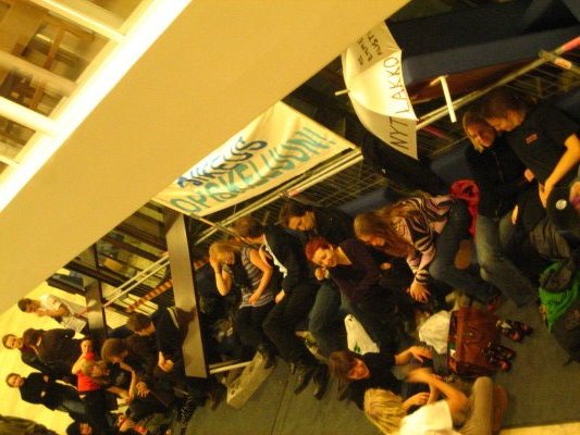 Barrikadit ja penkit