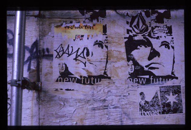 "New future" -julisteita